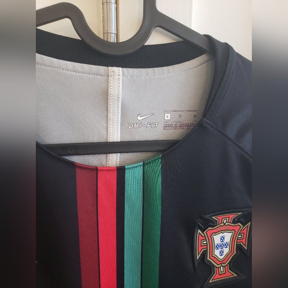 Nike Portugal Ronaldo Black Futbol Soccer Jersey Retro Rare Large - Picture 3 of 6